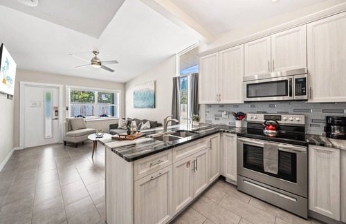 Orlando Beach Condominio | Beautiful Riverfront Villa W/ Private Beach Access, Fire Pit, & BBQ Grills