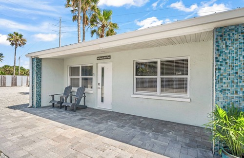 Orlando Beach Condominio | Beautiful Riverfront Villa W/ Private Beach Access, Fire Pit, & BBQ Grills