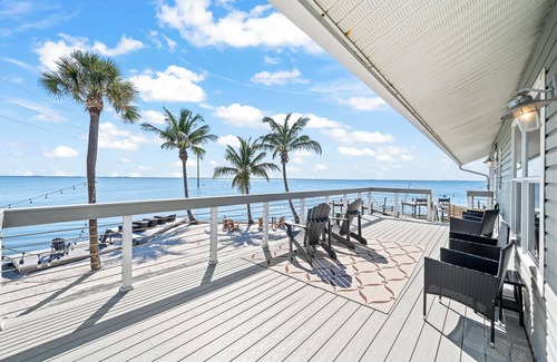 Orlando Beach Casa | Beautiful Riverfront Resort W/ Steps from Private Beach Access & Perfect Setting for Events