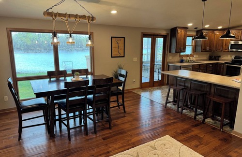 La Crosse Casa | Beautiful Riverfront Home near Celebrations. Excellent eagle viewing!
