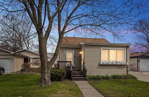 Birmingham Casa | Beautiful romantic 2 bedroom house in the city close to restaurants and bars by RedAwning