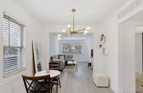Birmingham Casa | Beautiful romantic 2 bedroom house in the city close to restaurants and bars by RedAwning