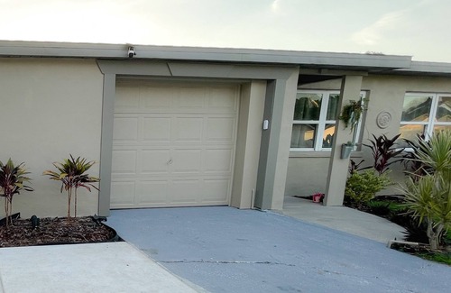 Pinellas Park Casa | Beautiful room in prime location