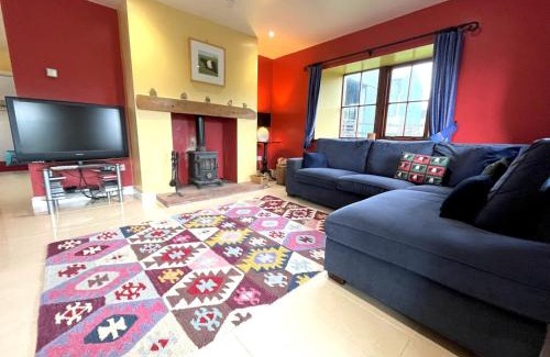 Newbridge Casa | Beautiful Rural 3BR Cottage with Stunning Views