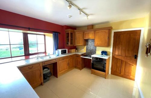 Newbridge Casa | Beautiful Rural 3BR Cottage with Stunning Views