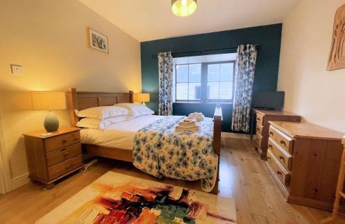 Newbridge Casa | Beautiful Rural 3BR Cottage with Stunning Views