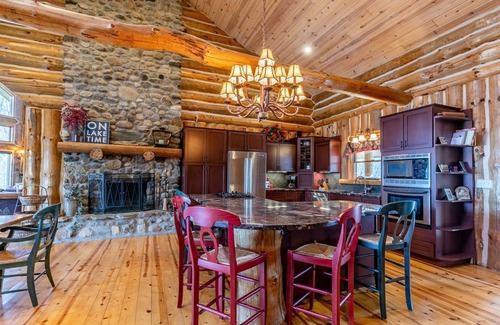 Frontier Cabina | Beautiful Rustic Lakehouse in Michigan, gorgeous views and total relaxation