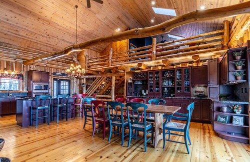 Frontier Cabina | Beautiful Rustic Lakehouse in Michigan, gorgeous views and total relaxation