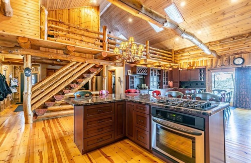Frontier Cabina | Beautiful Rustic Lakehouse in Michigan, gorgeous views and total relaxation