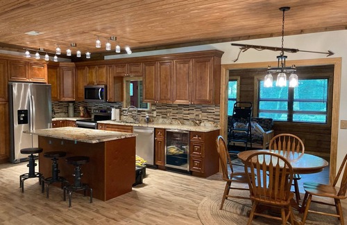 Crystal River Cabina | Beautiful Rustic and Modern Log Home