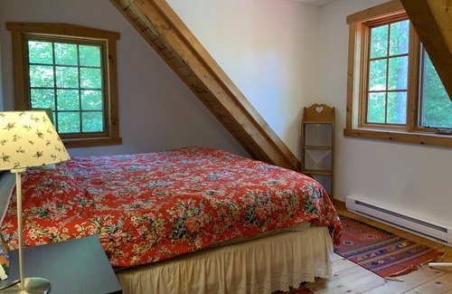North Frontenac Cabaña | Beautiful rustic yet modern log cabin on quiet lake