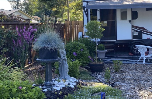 Campbell River Casa | beautiful RV situated in my backyard with private patio and barbecue.