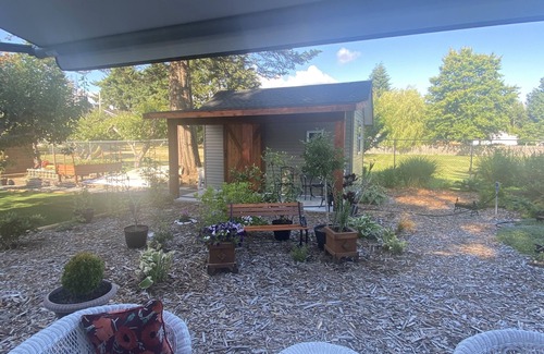 Campbell River Casa | beautiful RV situated in my backyard with private patio and barbecue.