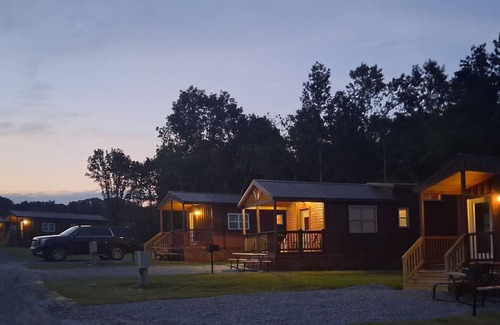 Kings Mountain Cabina | Beautiful RV sites available near Kings Mountain Battleground & 2 Kings Casino!