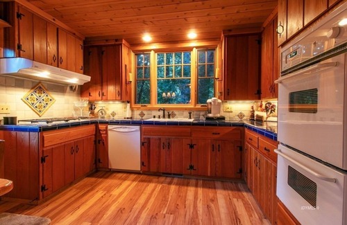 Fern Valley Casa | Beautiful Storybook Home By The Creek 3 habitaciones / 2 baños - ¡Magnífico!