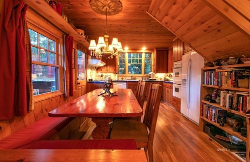Fern Valley Casa | Beautiful Storybook Home By The Creek 3 habitaciones / 2 baños - ¡Magnífico!