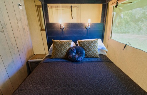 Littleport Cabina | Beautiful Safari Lodge with Swimming Lake