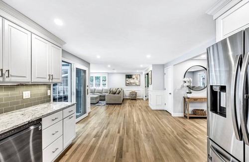 Sandwich Casa | Beautiful Sandwich Home w/ Heated Pool RPAM084
