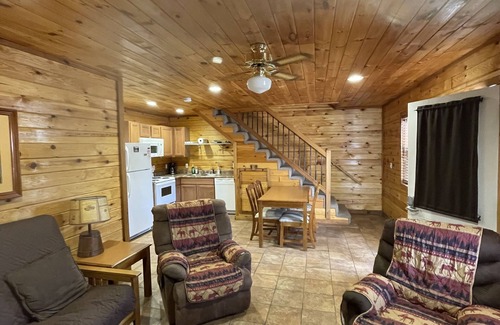 Van Buren Cabina | Beautiful Scenic River Cabin just 1/2 mile from Current River!
