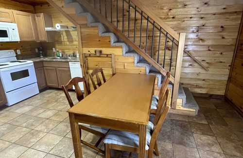 Van Buren Cabina | Beautiful Scenic River Cabin just 1/2 mile from Current River!