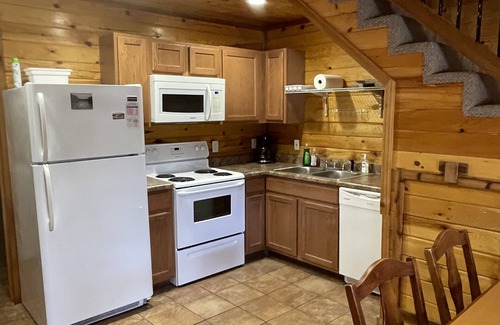 Van Buren Cabina | Beautiful Scenic River Cabin just 1/2 mile from Current River!