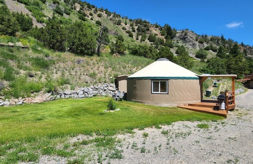 Gardiner Casa | Beautiful, scenic yurt in quiet privacy near Yellowstone National Park.