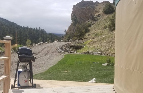 Gardiner Casa | Beautiful, scenic yurt in quiet privacy near Yellowstone National Park.