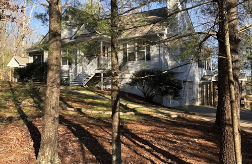 Dahlonega Casa | ❤️spring is here! Come enjoy it on the screen porch❤️