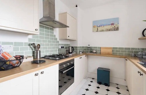 Plymouth Cabaña | Beautiful Sea Front Cottage in the Ocean City