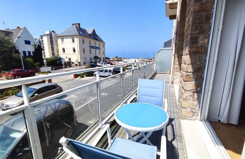 Tregastel Apartamento | Beautiful sea view duplex in a residence facing the Coz beach in Tregastel
