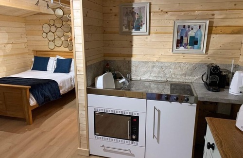 Sittingbourne Cabina | Confortable-Familiar-Baño Privado-Cherry Lodge
