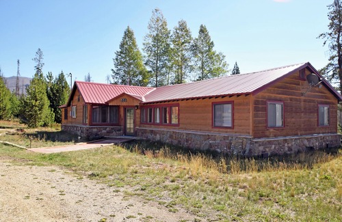 Grand Lake Cabina | Beautiful secluded setting on one acre that borders RMNP.