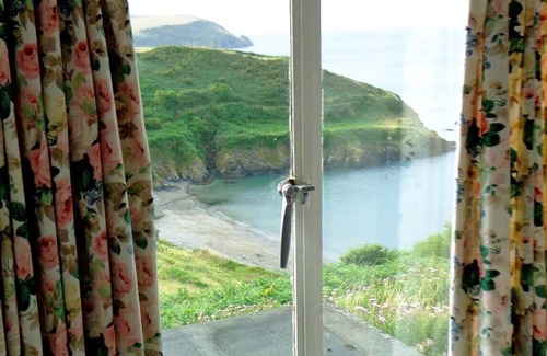 Newport Cabaña | Beautiful Self Catering Cottage on the Pembrokeshire Coast