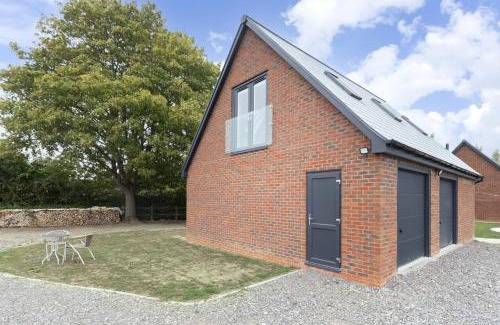 Mangotsfield Casa | Beautiful Self Contained Loft Studio Home in Rural Toddington