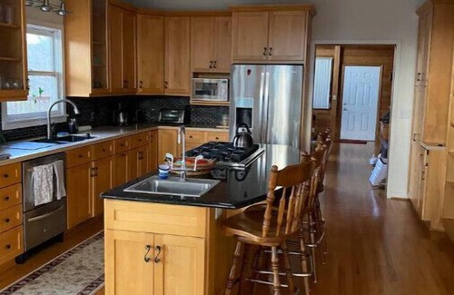 Pinnacle Casa | Beautiful serene lake house in the foothills, great for couples or families.