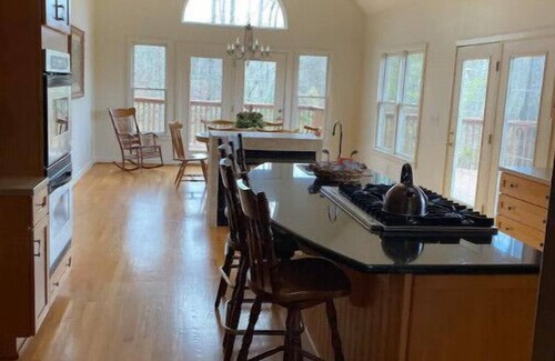 Pinnacle Casa | Beautiful serene lake house in the foothills, great for couples or families.