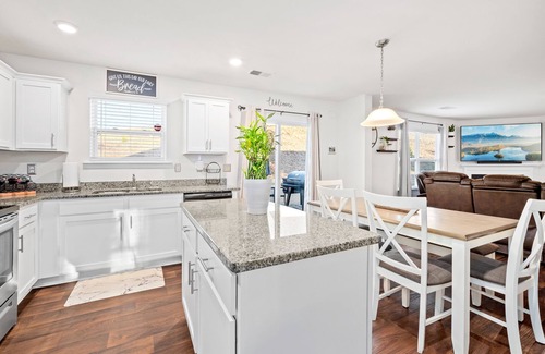 Pendleton Casa | Serene Modern Style Home in Pendleton-Clemson South Carolina