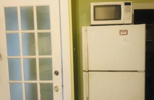 St. Catharines Casa | Beautiful Single Bedroom Near Downtown | Free Parking