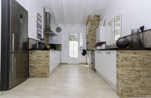 Denia Villa | Villa moderna de una planta con vistas al mar y a la montaña, 4 dormitorios y piscina.