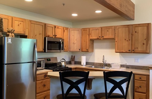 Keystone Casa | Beautiful Ski Retreat, 3 Min. Walk to the Shuttle, Hot Tub Access, Laundry