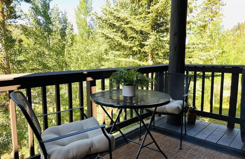 Keystone Casa | Beautiful Ski Retreat, 3 Min. Walk to the Shuttle, Hot Tub Access, Laundry