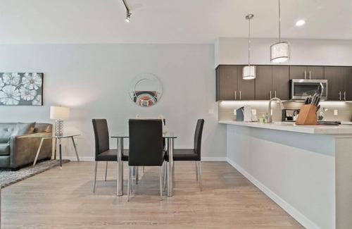 Menlo Park Apartamento | Beautiful Sky Lounge! Bayfront w/ Full-sized Washer/Dryer | nr Shopping