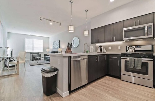 Menlo Park Apartamento | Beautiful Sky Lounge! Bayfront w/ Full-sized Washer/Dryer | nr Shopping