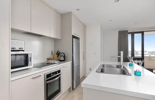 Newton Apartamento | Beautiful Sky Tower View Home w/ Free Parking