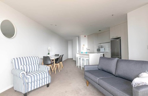 Newton Apartamento | Beautiful Sky Tower View Home w/ Free Parking