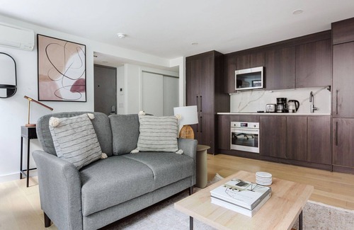 SoHo Apartamento | Beautiful Soho 1BR w/ In-Unit Laundry, nr Film Center, by Blueground