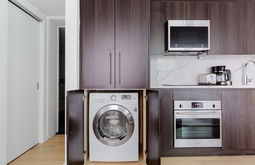 SoHo Apartamento | Beautiful Soho 1BR w/ In-Unit Laundry, nr Film Center, by Blueground