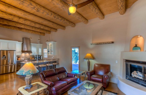 Civano Casa | Beautiful Southwest Retreat in Civano