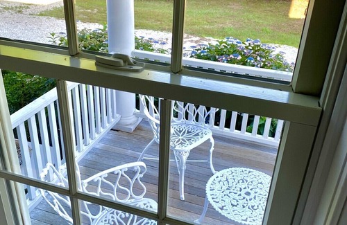 Shelter Island Heights Casa | Beautiful Spacious Traditional Home w/Pool, 2 minutes from Beaches, Golf, Tennis