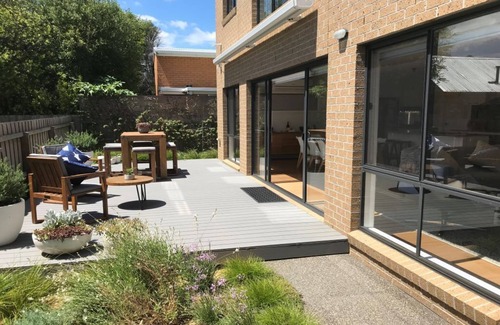 Portarlington Casa | Beautiful spacious home with bay views. Walk to beach, shops & ferry!